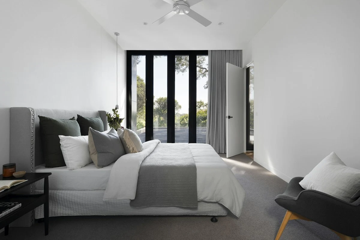 A room, with room to breathe